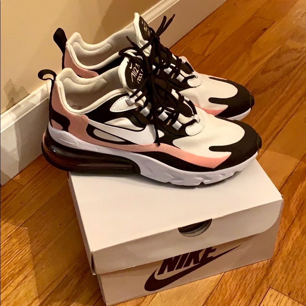 Nike Air Max React SE Sneakers